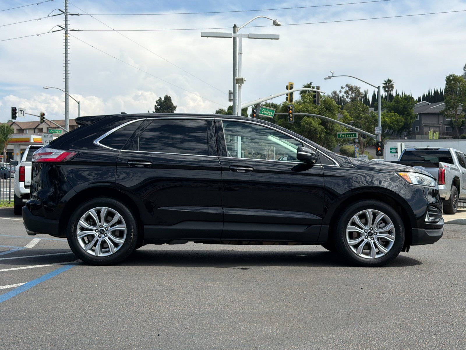 Used 2024 Ford Edge Titanium AWD/4WD image 6