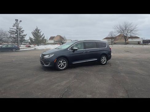 Used 2019 Chrysler Pacifica Limited image 29