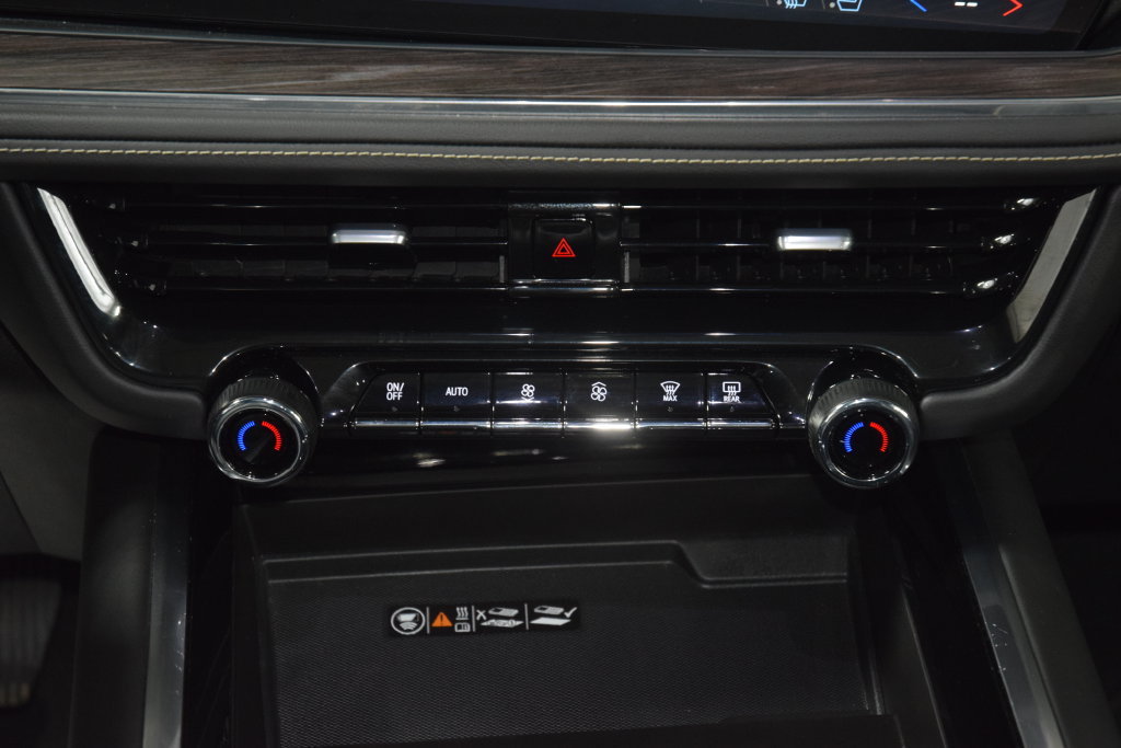 Used 2025 Chevrolet Tahoe Premier AWD/4WD image 34