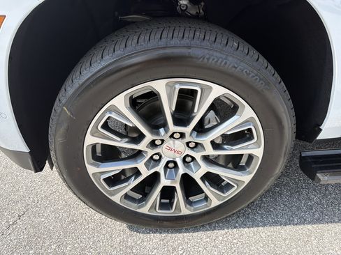 New 2026 GMC Yukon XL Denali w/ Sun & Power Step Package AWD/4WD image 12
