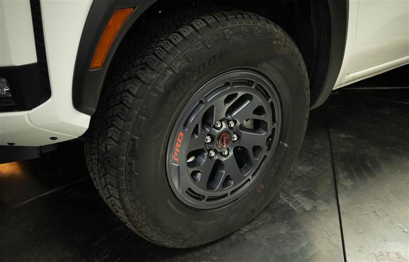 Used 2026 Nissan Frontier PRO-4X AWD/4WD image 4