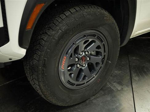 Used 2026 Nissan Frontier PRO-4X AWD/4WD image 4