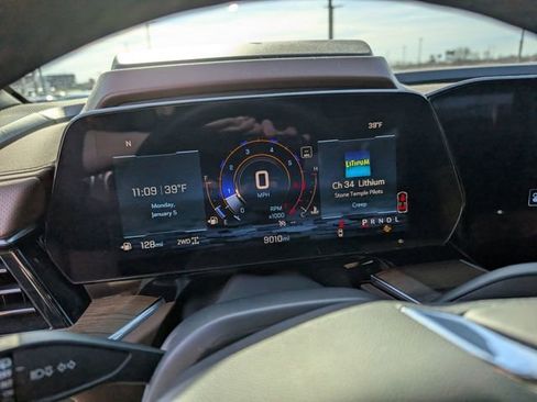 Used 2025 Chevrolet Suburban High Country image 18