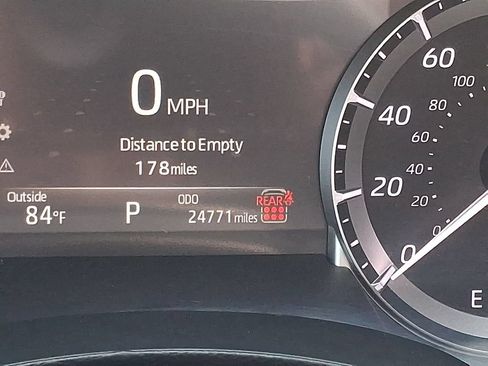 Used 2024 Toyota Highlander XLE AWD/4WD image 20