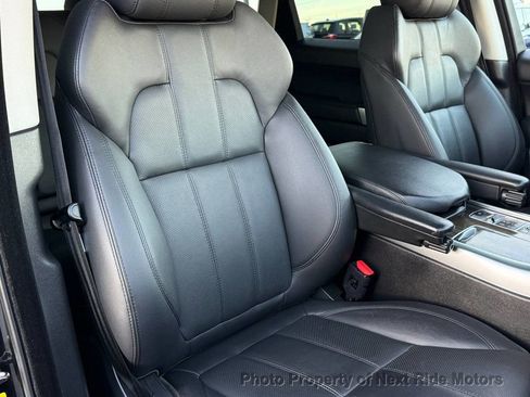 Used 2016 Land Rover Range Rover Sport SE image 17