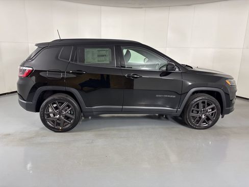 New 2026 Jeep Compass Latitude AWD/4WD image 9