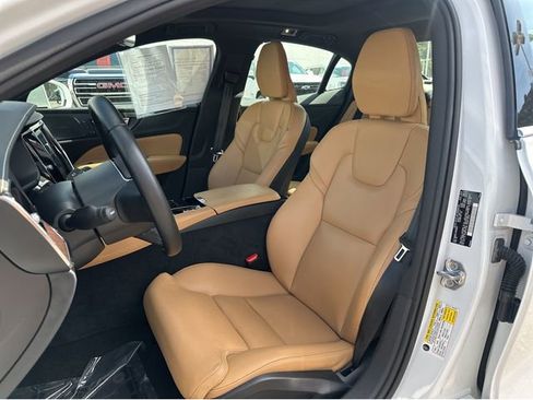 Used 2019 Volvo S60 T8 Inscription image 6