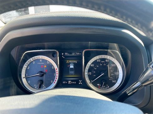 Used 2018 Nissan Titan SL image 12