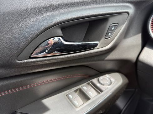 Used 2025 Chevrolet Trax RS FWD image 25