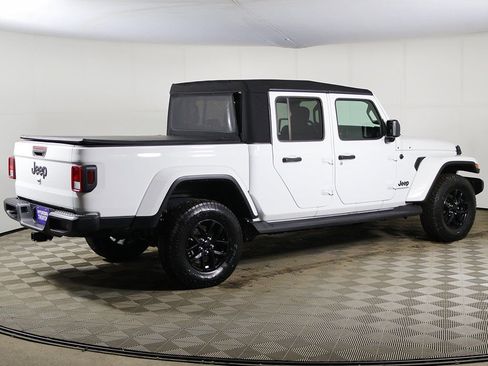 Used 2023 Jeep Gladiator Sport image 8