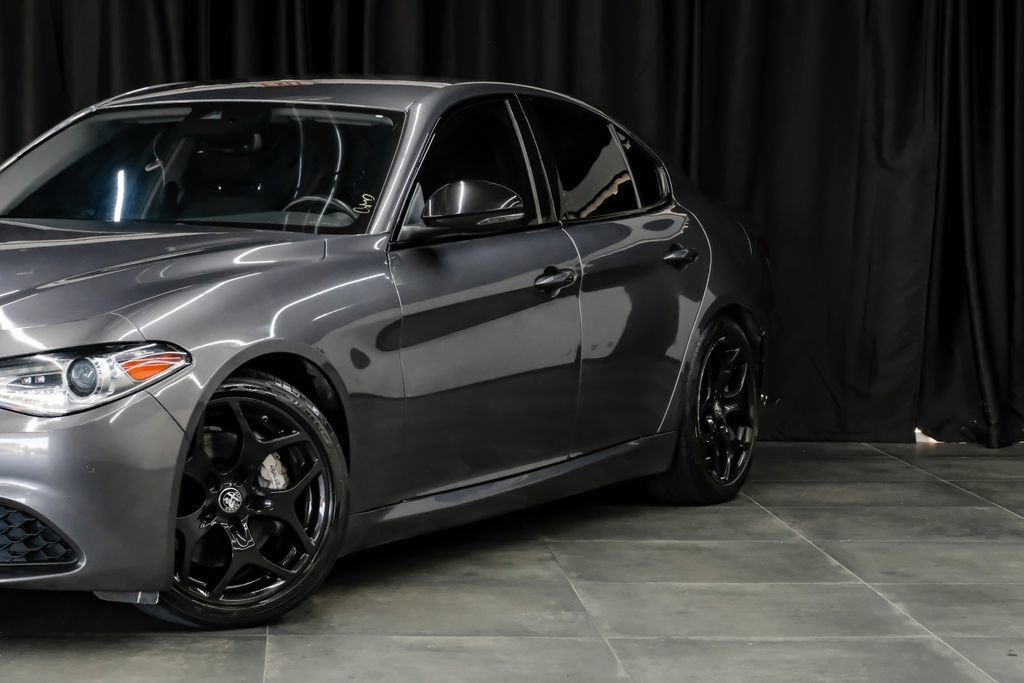 Used 2021 Alfa Romeo Giulia Sprint w/ Nero Edizione RWD image 5
