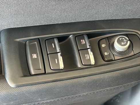 Used 2025 Subaru Forester Premium AWD/4WD image 11