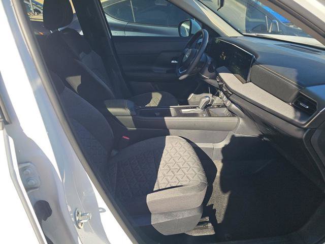 Used 2025 Nissan Kicks SV AWD/4WD image 9