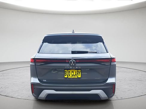 New 2025 Volkswagen Tiguan SE FWD image 7