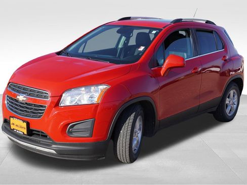 Used 2016 Chevrolet Trax LT w/ LT Sun and Sound Package FWD image 11
