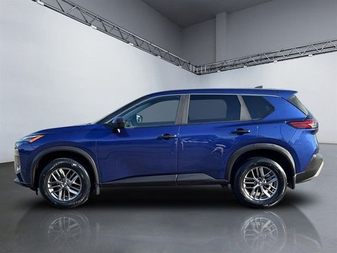 Used 2023 Nissan Rogue S AWD/4WD image 2