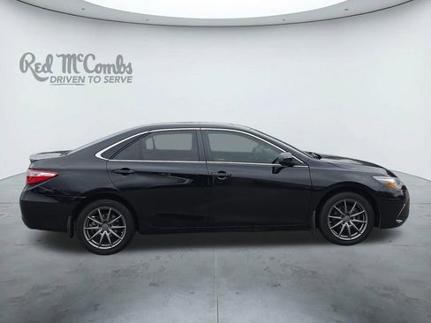 Used 2017 Toyota Camry SE w/ Moonroof Package FWD image 6