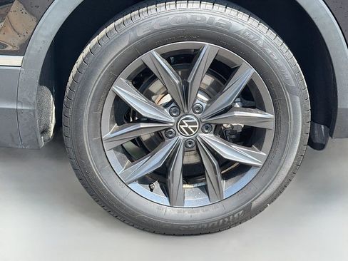 Used 2023 Volkswagen Tiguan SE FWD image 10