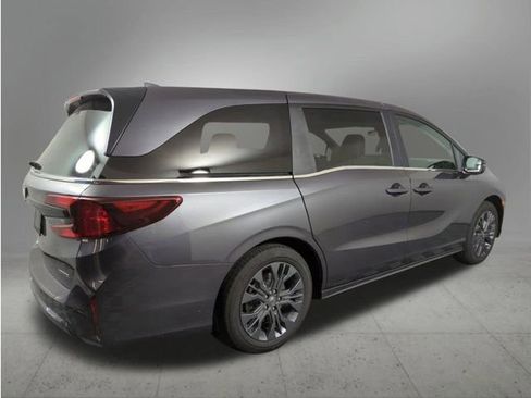 New 2026 Honda Odyssey Touring image 4