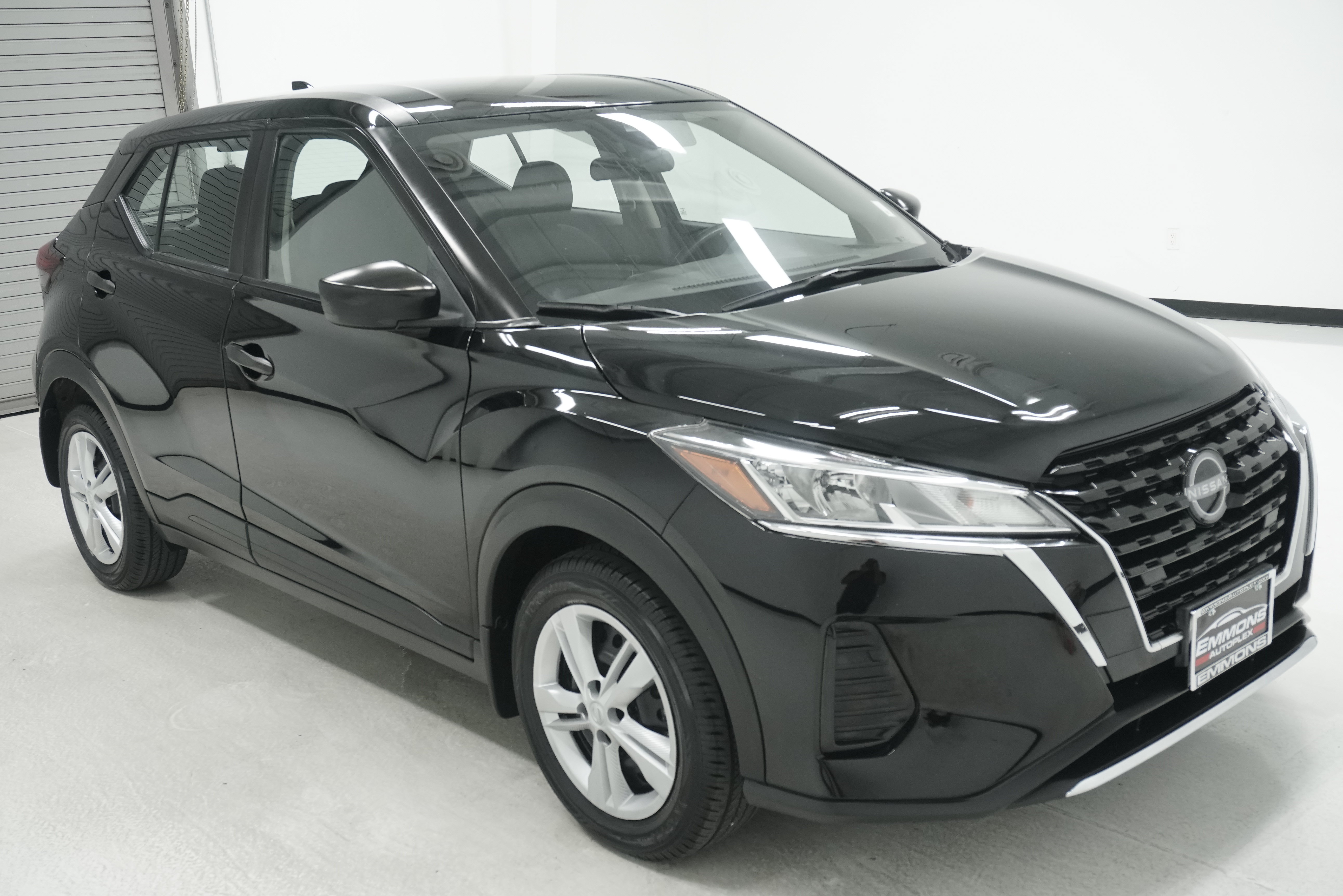 Used 2023 Nissan Kicks S FWD image 3