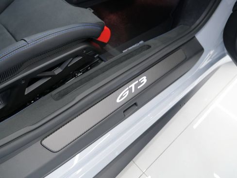 Used 2026 Porsche 911 GT3 RWD image 19