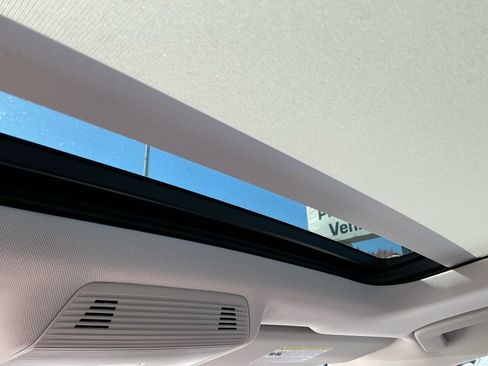 New 2026 Volkswagen Tiguan SE image 20