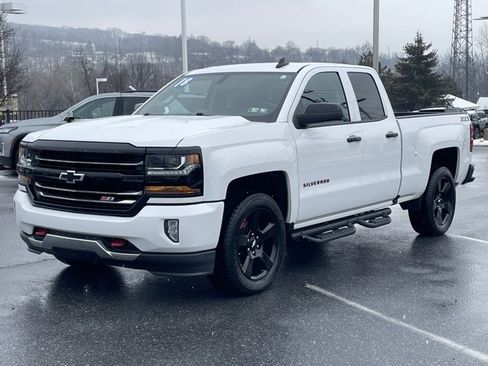 Used 2018 Chevrolet Silverado 1500 LT w/ Redline Edition image 10