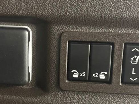Used 2022 Chevrolet Tahoe LT w/ LT Signature Plus Package RWD image 39