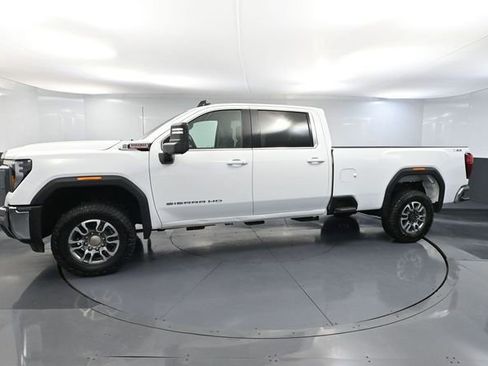 Used 2024 GMC Sierra 3500 SLE w/ SLE Convenience Package image 11