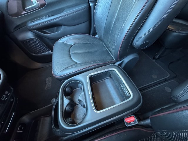 Used 2020 Chrysler Pacifica Limited FWD image 39