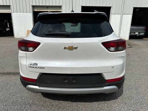 Used 2024 Chevrolet TrailBlazer LT w/ Convenience Package FWD image 4