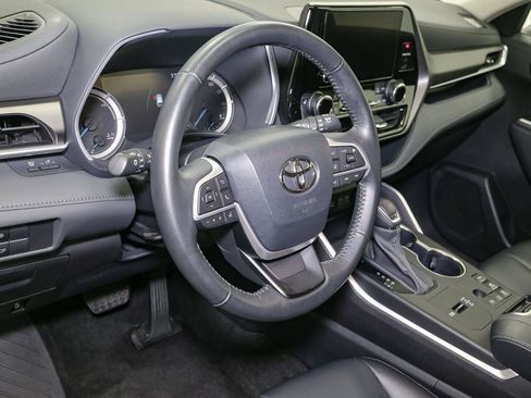 Used 2023 Toyota Highlander XLE AWD/4WD image 27