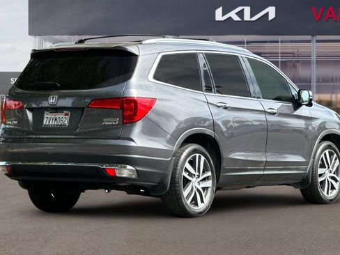 Used 2017 Honda Pilot Touring image 4