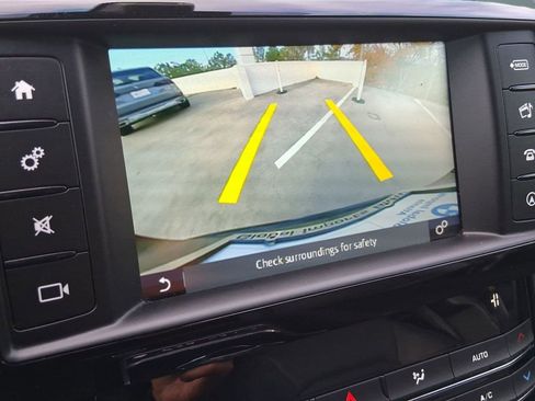 Used 2017 Jaguar F-PACE Premium image 26