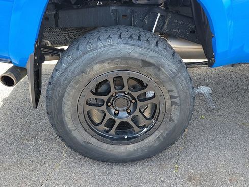 Used 2021 Toyota Tacoma SR5 AWD/4WD image 7