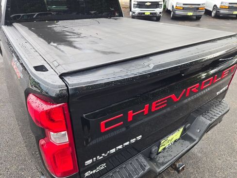 Used 2019 Chevrolet Silverado 1500 Custom Trail Boss w/ Custom Convenience Package AWD/4WD image 11