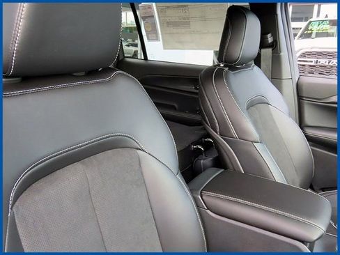 New 2025 Jeep Grand Cherokee L Altitude image 9