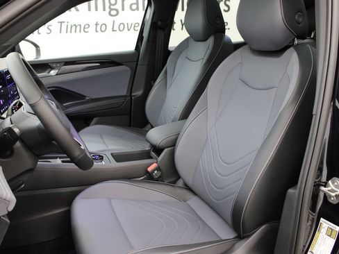 New 2026 Volkswagen Tiguan SE R-Line FWD image 14