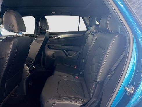 Used 2024 Volkswagen Atlas Cross Sport SE w/ Panoramic Sunroof Package FWD image 25