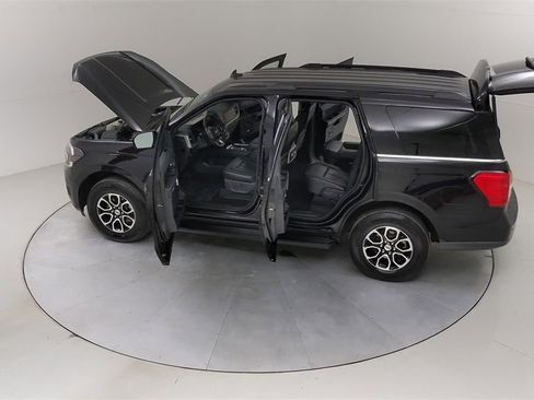 Certified 2024 Ford Expedition XLT image 56