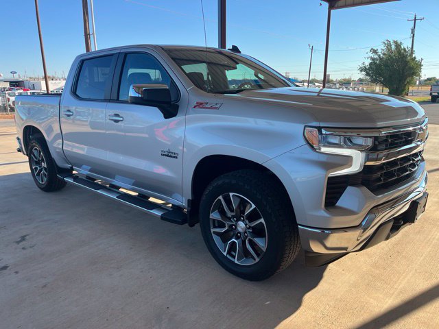 Used 2022 Chevrolet Silverado 1500 LT w/ Z71 Off-Road Package AWD/4WD image 3