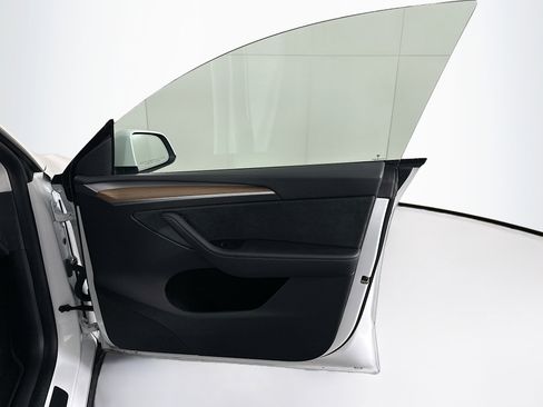 Used 2022 Tesla Model Y Long Range AWD/4WD image 31