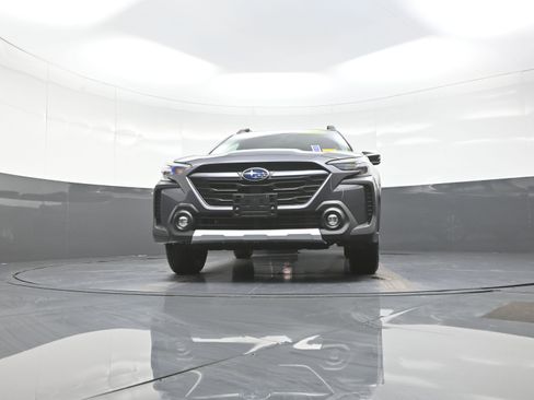 Used 2025 Subaru Outback Limited image 10