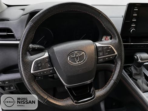 Used 2022 Toyota Sienna XSE FWD image 9