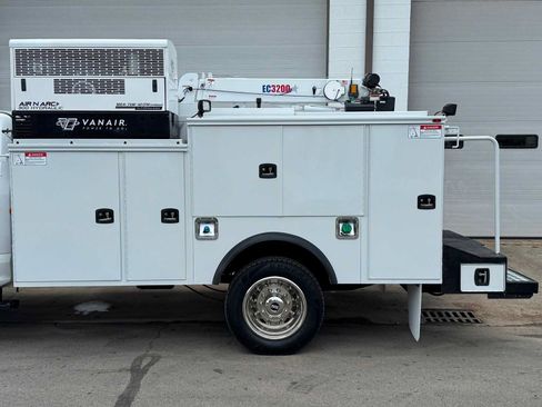 Used 2018 Ford F550 4x4 Regular Cab Super Duty image 13