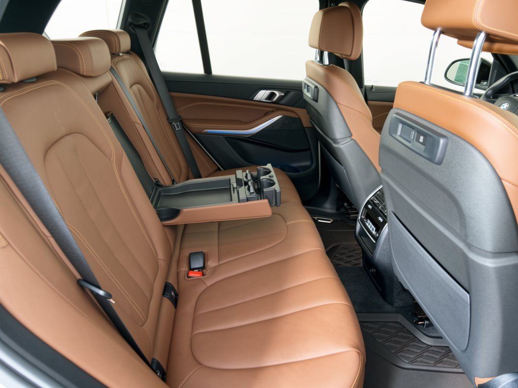 Used 2022 BMW X5 xDrive40i w/ Luxury Seating Package AWD/4WD image 29
