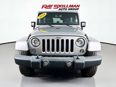 Used 2014 Jeep Wrangler Unlimited Rubicon image 2