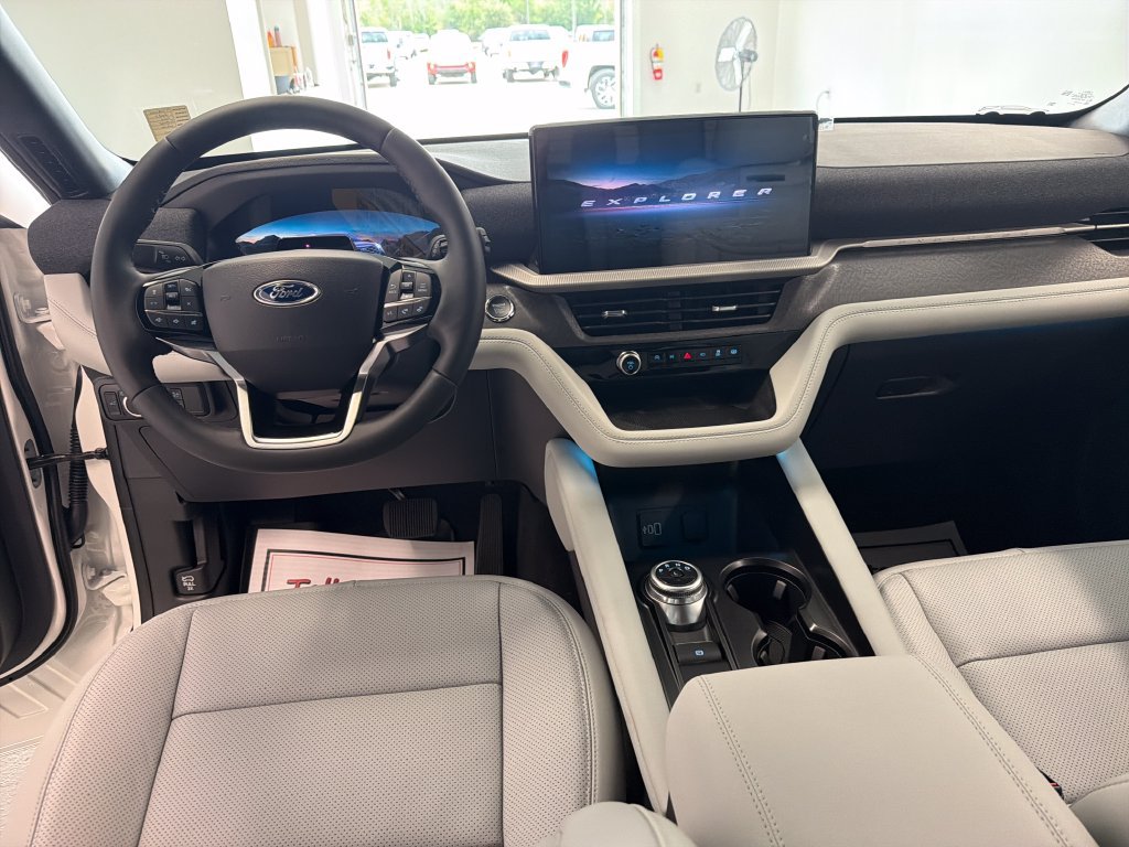 New 2027 Ford Explorer Platinum w/ 3.0L Ultimate Package RWD image 16