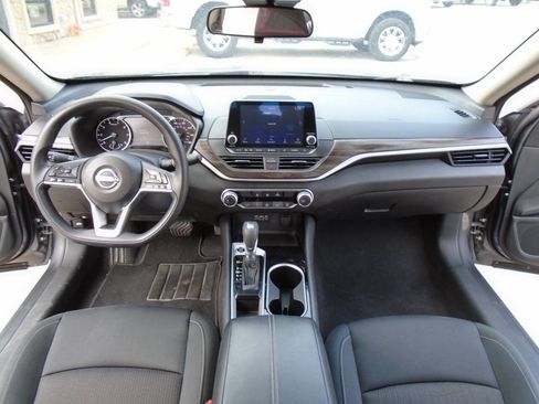 Used 2024 Nissan Altima 2.5 SV FWD image 13