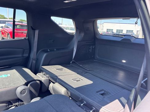 Used 2026 Chevrolet Traverse High Country w/ LPO, Floor Liner Package AWD/4WD image 25